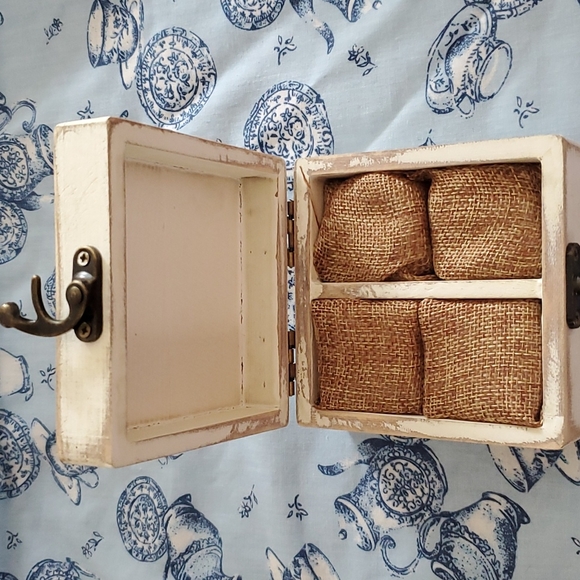 Mr. & Mrs. wooden ring box - Picture 4 of 5